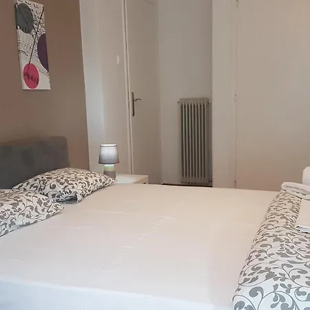 Apartament Petrol Apartment- Center, 4 Bd, 1 Bath
