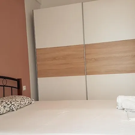 Apartament Petrol Apartment- Center, 4 Bd, 1 Bath Ateny
