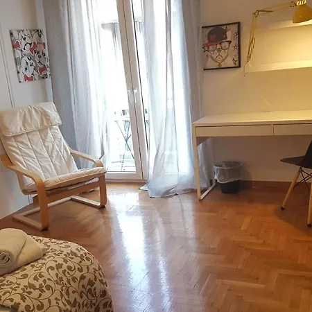 Apartament Petrol Apartment- Center, 4 Bd, 1 Bath *