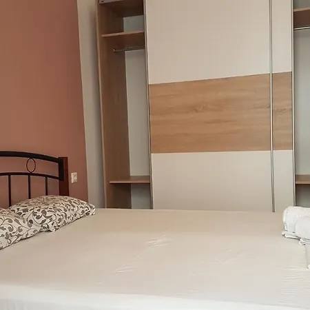 Petrol Apartment- Center, 4 Bd, 1 Bath Apartament
