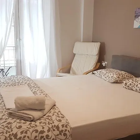 Petrol Apartment- Center, 4 Bd, 1 Bath * Ateny