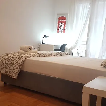 Apartament Petrol Apartment- Center, 4 Bd, 1 Bath *